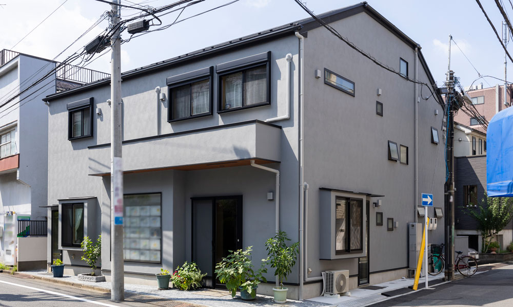 住まいと仕事場を一つに。店舗併設型の注文住宅で建て替え